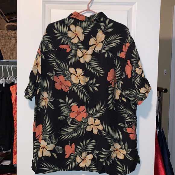 Trader Bay Hawaiian Shirt - Picture 2 of 3